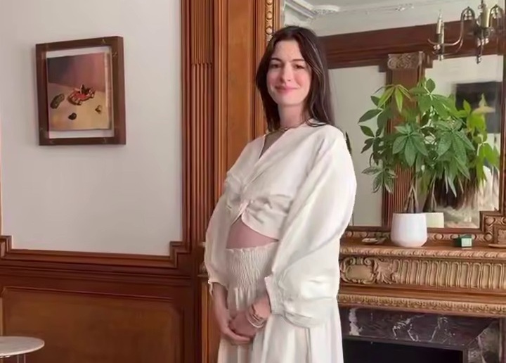 Baby, I’m yours!»: 43-летняя Энн Хэтэуэй станет мамой 