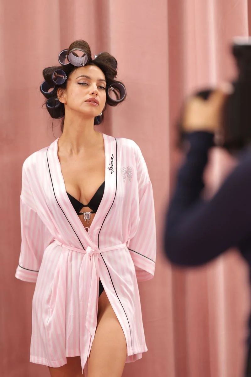 Ирина Шейк смогла поразить фанатов на подиуме Victoria's Secret и на афтепати после него Ирина Шейк смогла поразить фанатов на подиуме Victoria's Secret и на афтепати после него